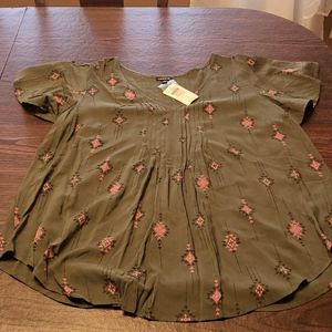 NWT! Size 0 Torrid green & pink blouse